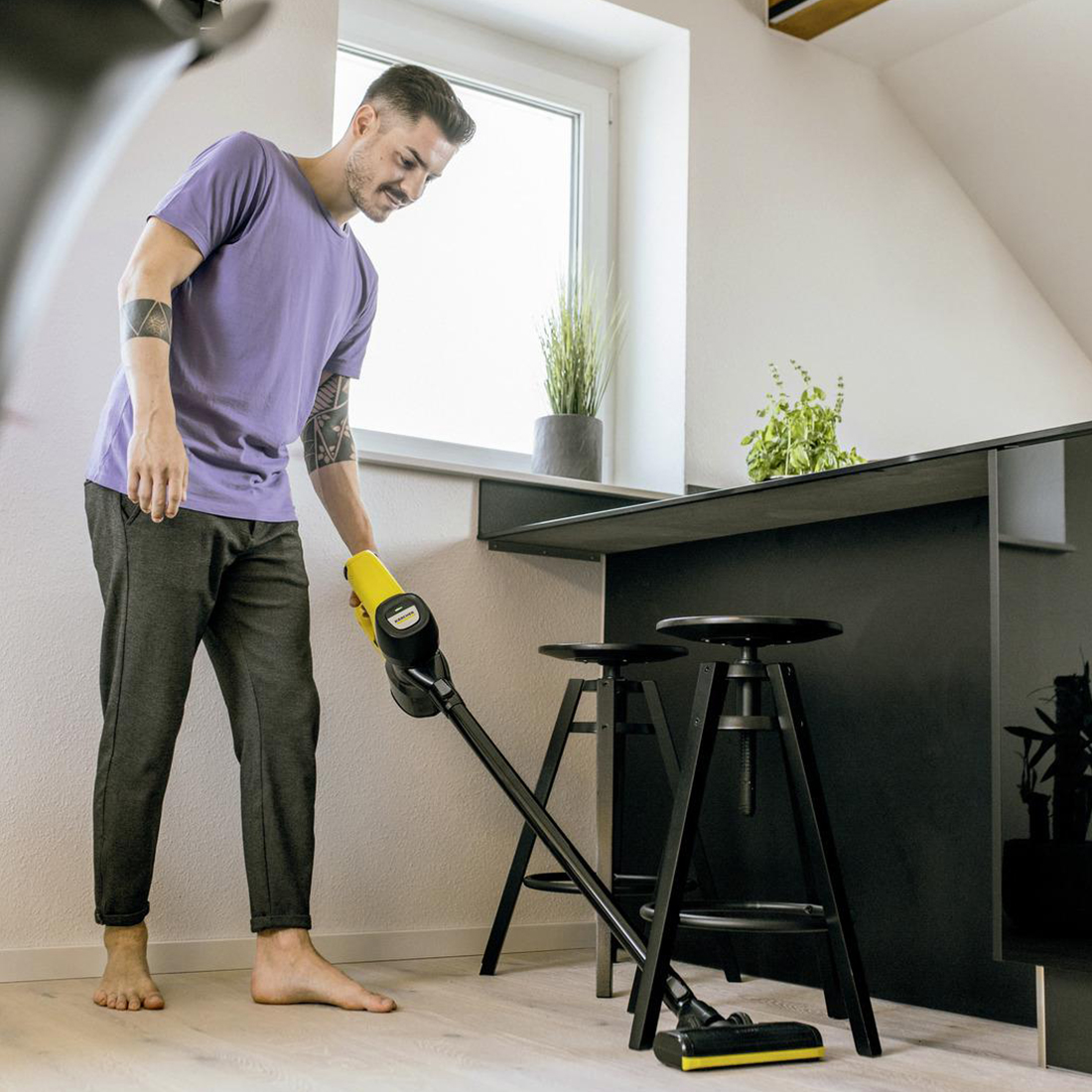 Аккумуляторный пылесос Premium KARCHER VC 4 Cordless myHome — изображение 2